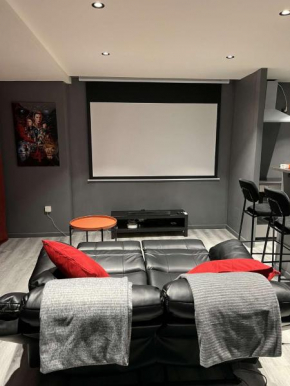 Suite CinéRoom à 25 min de Paris